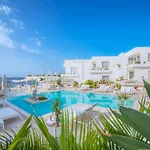 Lani's De Luxe - Adults Only