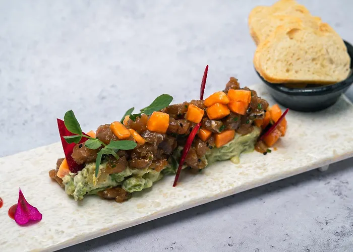 Lani's De Luxe - Adults Only