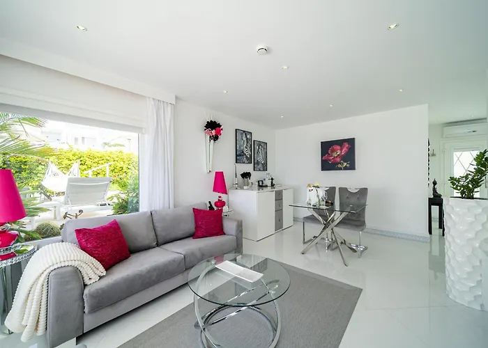 Lani's De Luxe - Adults Only Szálloda 5*