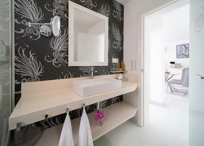 Szálloda Lani's De Luxe - Adults Only 5*