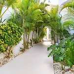 Lani's De Luxe - Adults Only 5*
