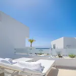 Lani's De Luxe - Adults Only