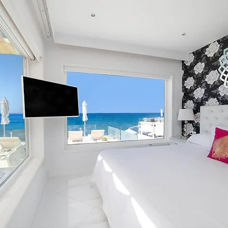 Lani's De Luxe - Adults Only فندق 5*