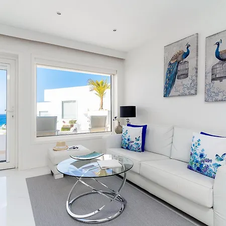 Lani's De Luxe - Adults Only