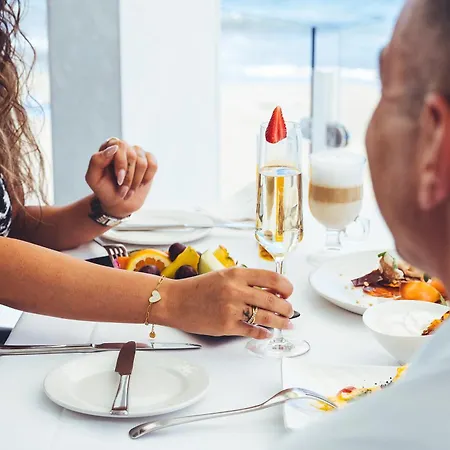 Lani's De Luxe - Adults Only 5*