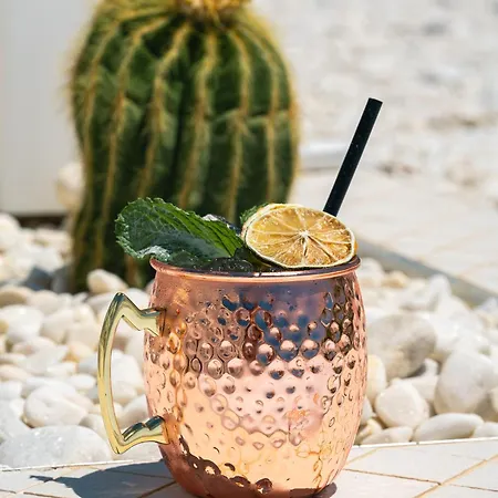 Lani's De Luxe - Adults Only Hotel