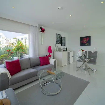 Lani's De Luxe - Adults Only 5*