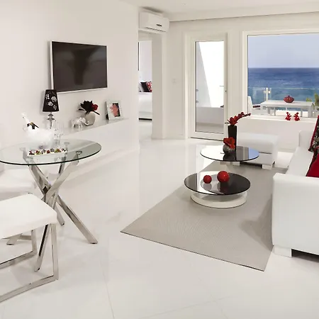 Hotel Lani's De Luxe - Adults Only