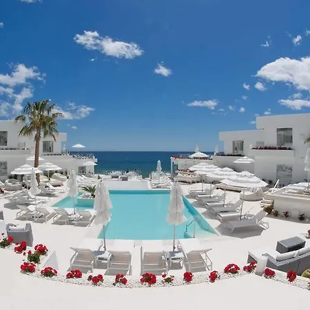 Lani's De Luxe - Adults Only فندق