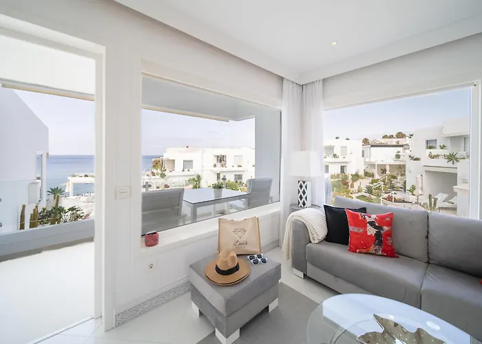 Lani's De Luxe - Adults Only Hotell