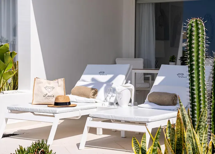 Lani's De Luxe - Adults Only Hotell