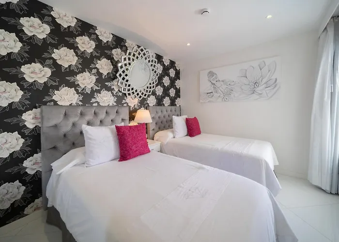 Lani's De Luxe - Adults Only Hotell 5*