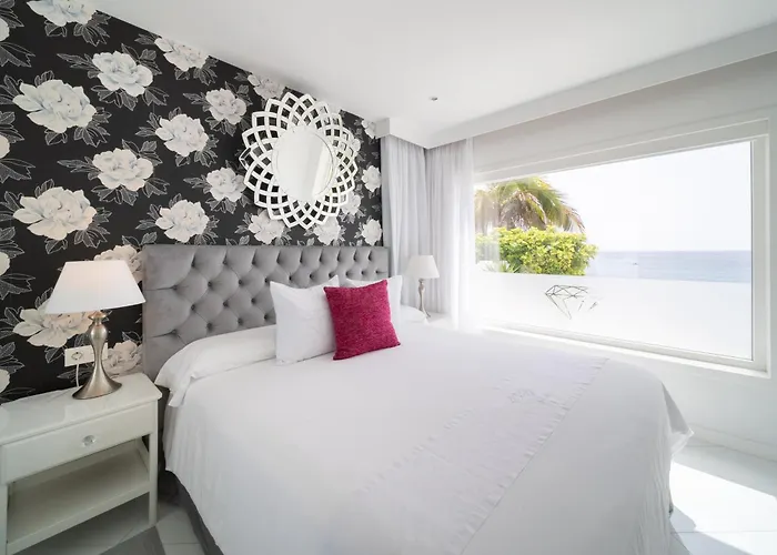 Lani's De Luxe - Adults Only Hotell