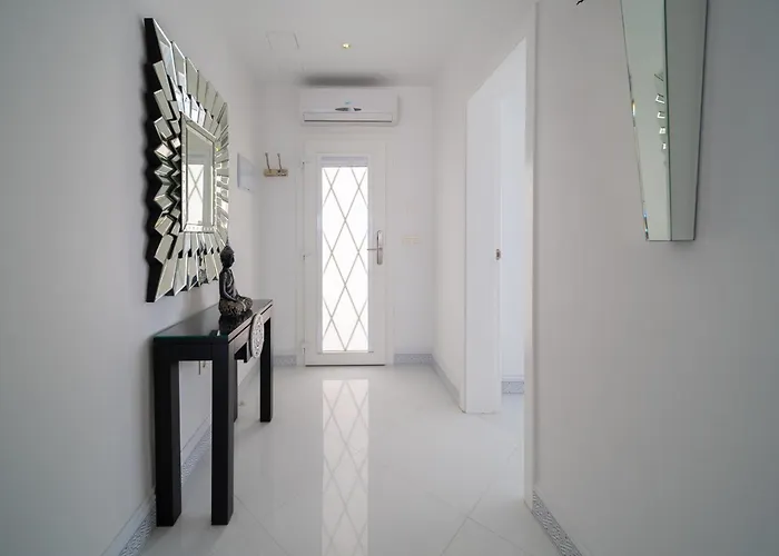 Lani's De Luxe - Adults Only Hotell