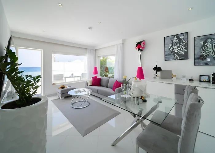 Lani's De Luxe - Adults Only Hotell