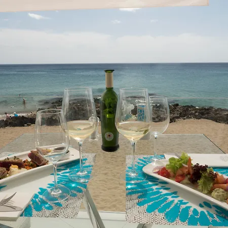 Lani's De Luxe - Adults Only