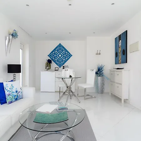 Lani's De Luxe - Adults Only 5*